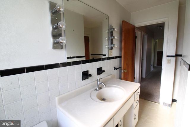 138 MEADOW LN, Lancaster, PA 17601
