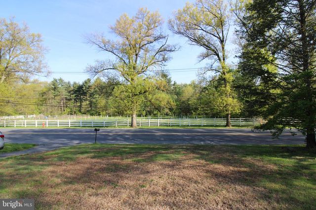 138 MEADOW LN, Lancaster, PA 17601