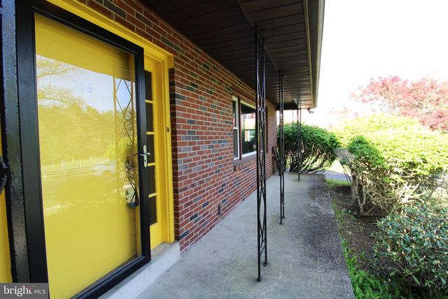 138 MEADOW LN, Lancaster, PA 17601