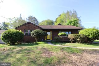 138 MEADOW LN, Lancaster, PA 17601