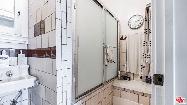 735 Locust Avenue, Long Beach, CA 90813