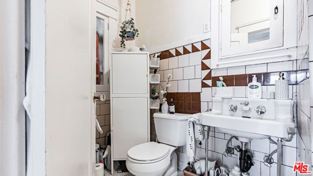 735 Locust Avenue, Long Beach, CA 90813