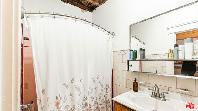 735 Locust Avenue, Long Beach, CA 90813