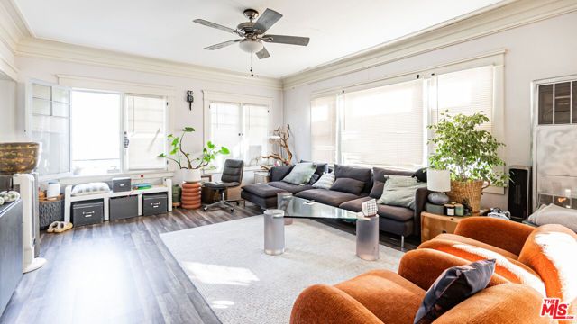 735 Locust Avenue, Long Beach, CA 90813