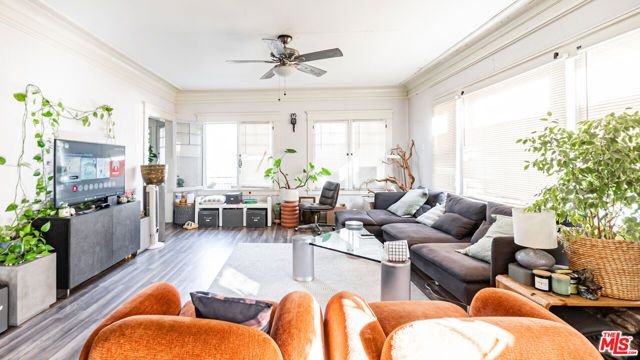 735 Locust Avenue, Long Beach, CA 90813