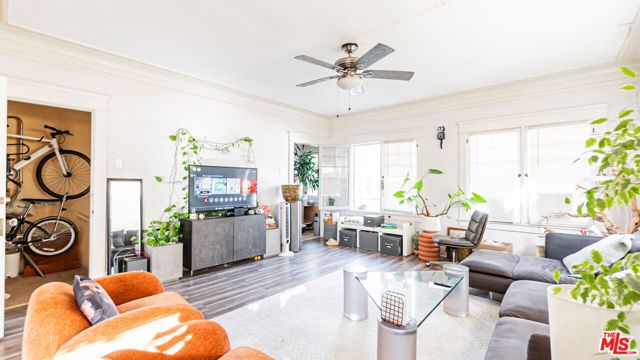 735 Locust Avenue, Long Beach, CA 90813