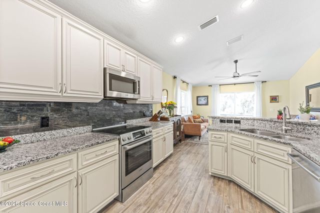 881 Mandarin Drive NE, Palm Bay, FL 32905