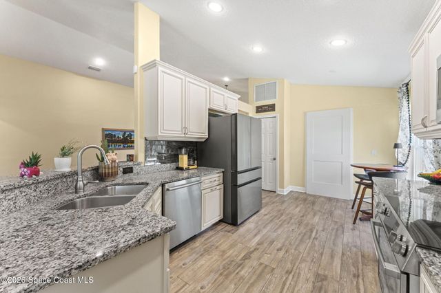 881 Mandarin Drive NE, Palm Bay, FL 32905