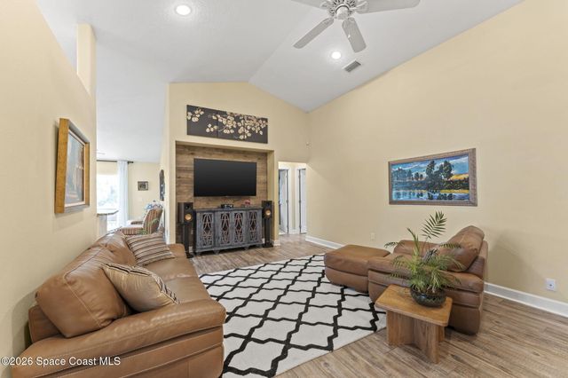 881 Mandarin Drive NE, Palm Bay, FL 32905