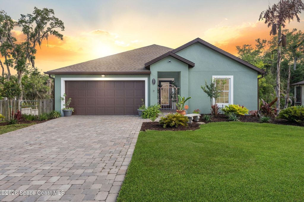 881 Mandarin Drive NE, Palm Bay, FL 32905