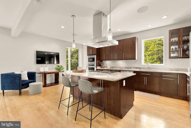 2867 TILDEN ST NW, Washington, DC 20008