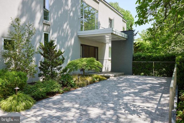 2867 TILDEN ST NW, Washington, DC 20008