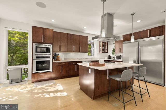 2867 TILDEN ST NW, Washington, DC 20008