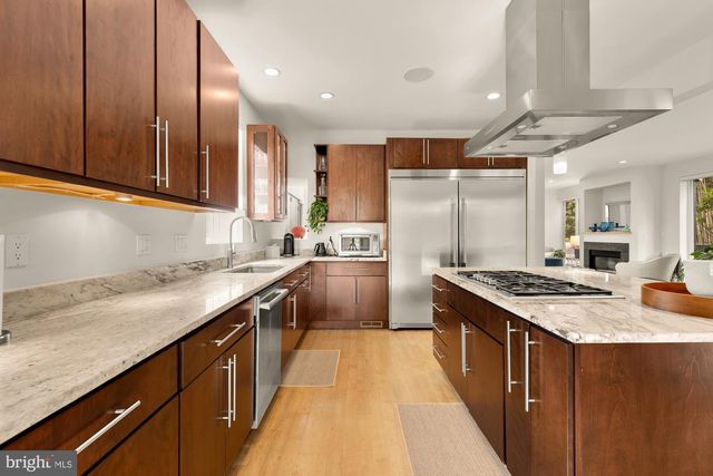 2867 TILDEN ST NW, Washington, DC 20008