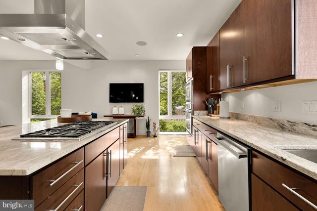 2867 TILDEN ST NW, Washington, DC 20008
