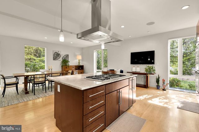 2867 TILDEN ST NW, Washington, DC 20008