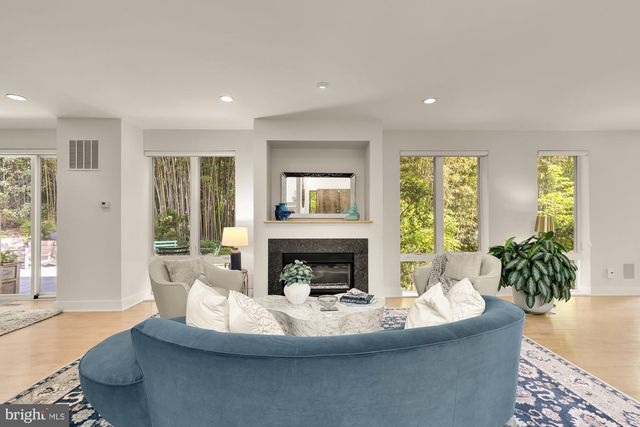 2867 TILDEN ST NW, Washington, DC 20008