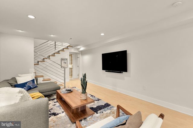 2867 TILDEN ST NW, Washington, DC 20008