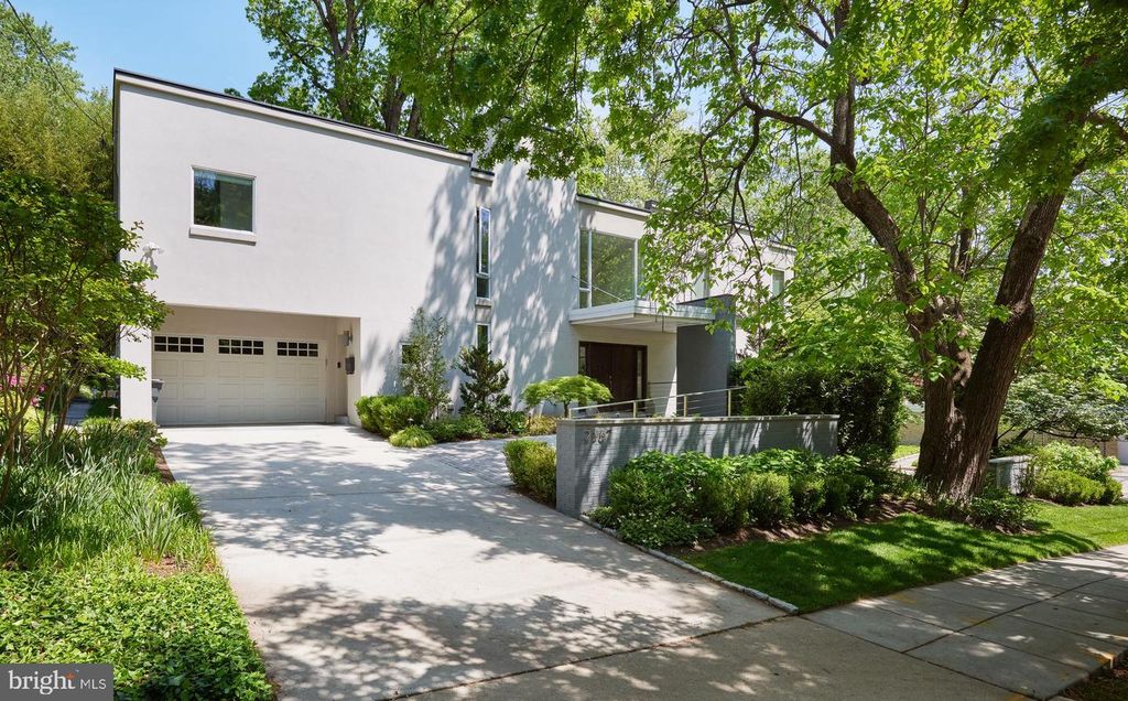 2867 TILDEN ST NW, Washington, DC 20008