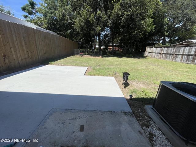 5949 MAPLE LEAF Drive, Jacksonville, FL 32211