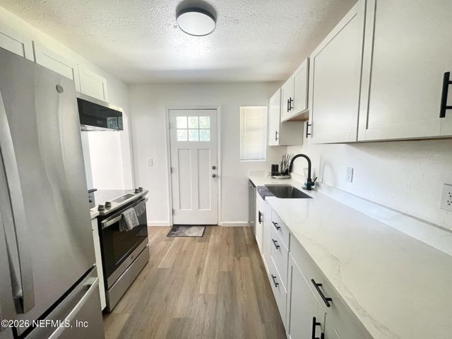 5949 MAPLE LEAF Drive, Jacksonville, FL 32211