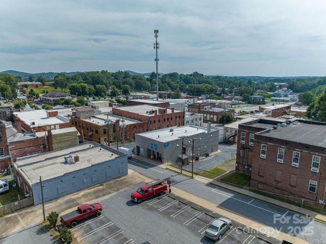 215 Church Street NW, Lenoir, NC 28645
