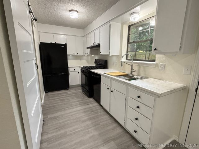 14468 S Poplar Street, Glenpool, OK 74033