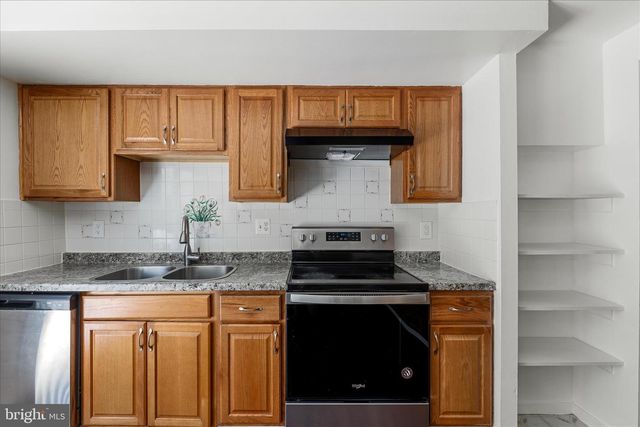 2231 SANIBEL DR, Reston, VA 20191
