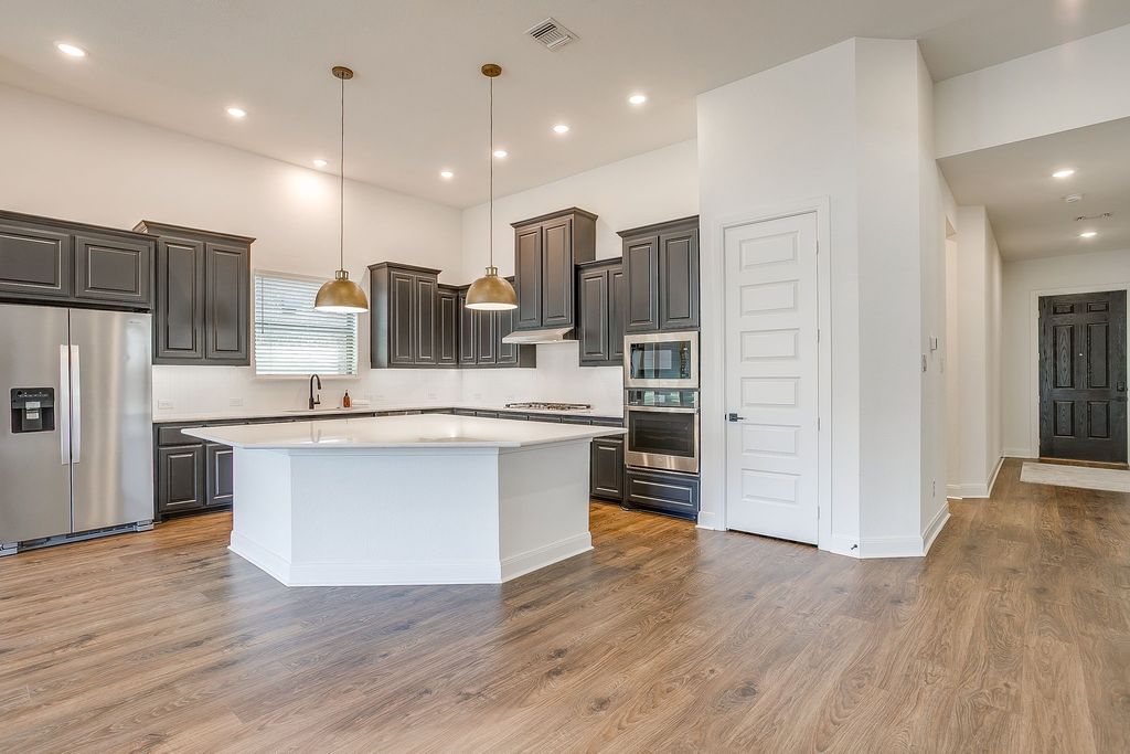 6221 Escarpment Drive, Fort Worth, TX 76112 — photo 3