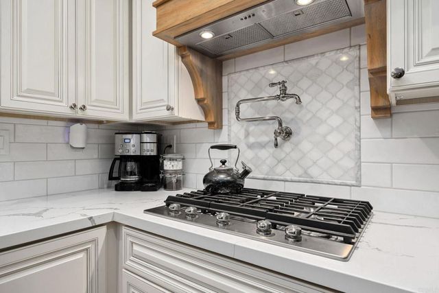 4284 Corte Favor, San Diego, CA 92130