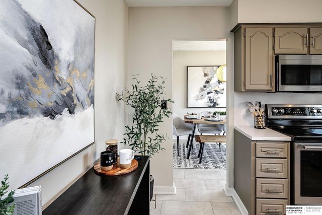 606 N 152nd Circle, Omaha, NE 68154