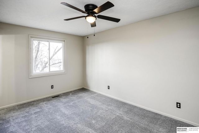 606 N 152nd Circle, Omaha, NE 68154