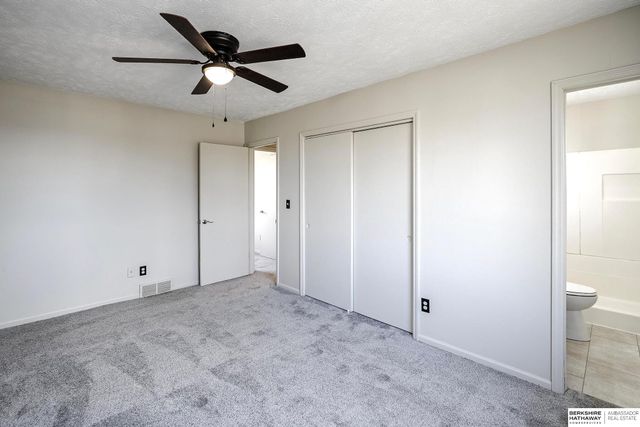 606 N 152nd Circle, Omaha, NE 68154