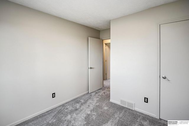 606 N 152nd Circle, Omaha, NE 68154