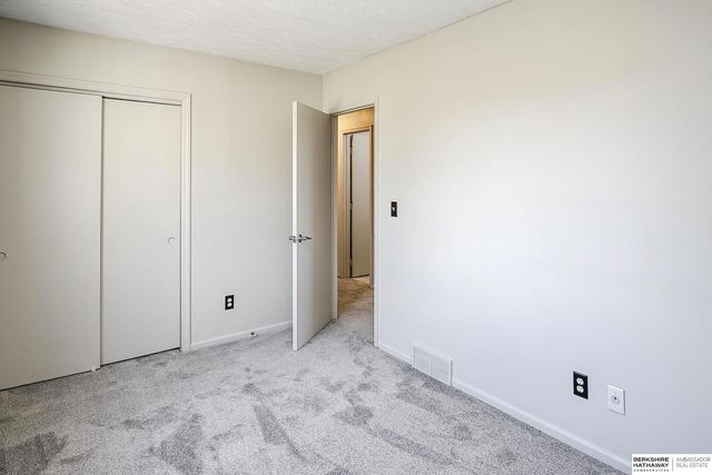 606 N 152nd Circle, Omaha, NE 68154