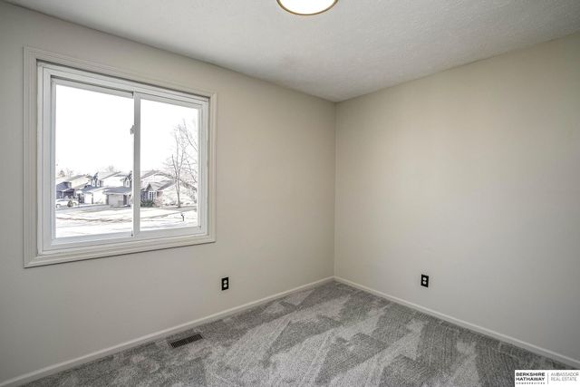 606 N 152nd Circle, Omaha, NE 68154