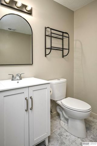 606 N 152nd Circle, Omaha, NE 68154