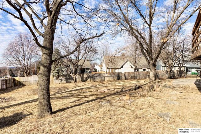 606 N 152nd Circle, Omaha, NE 68154