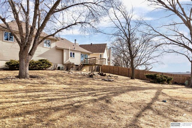 606 N 152nd Circle, Omaha, NE 68154