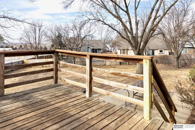 606 N 152nd Circle, Omaha, NE 68154