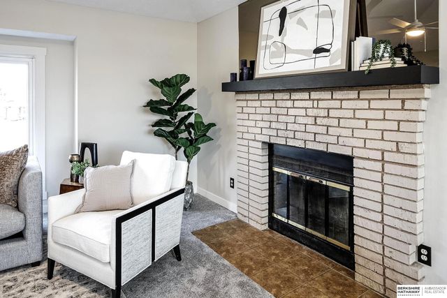 606 N 152nd Circle, Omaha, NE 68154