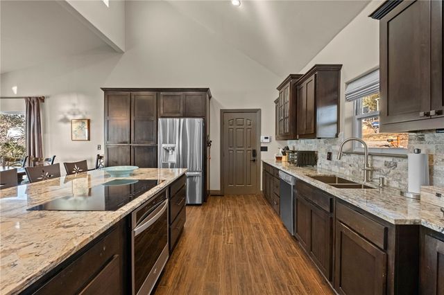 21413 Lakeview Drive, Garfield, AR 72732