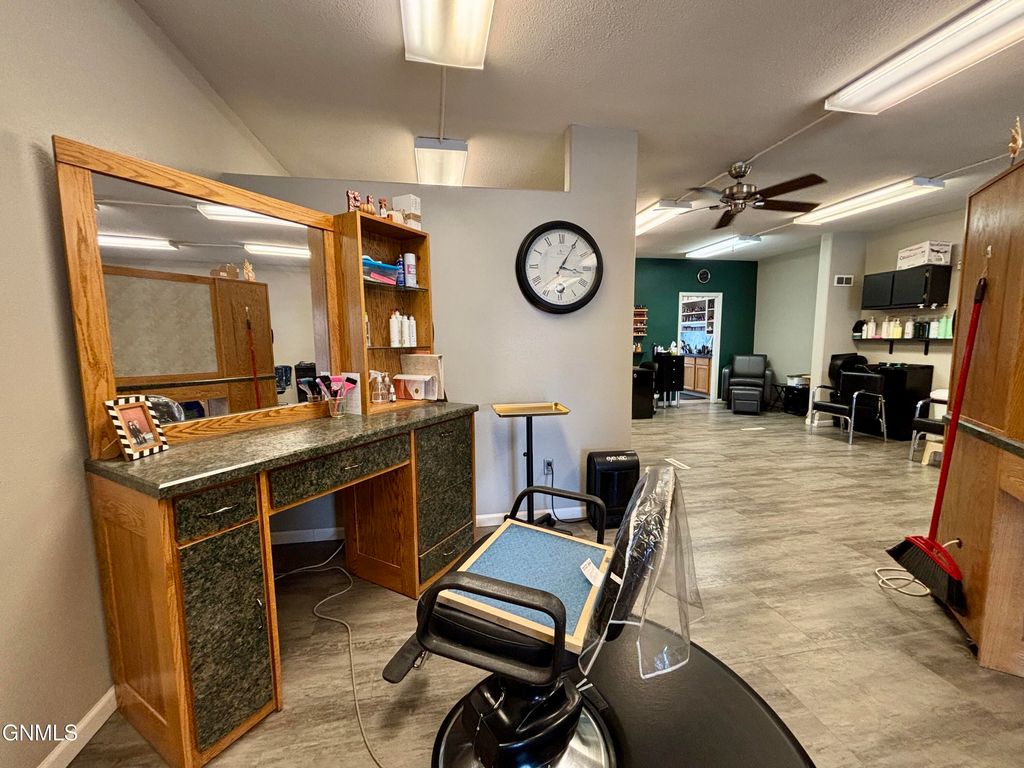 105 Main Street W, Beulah, ND 58523 photo 13