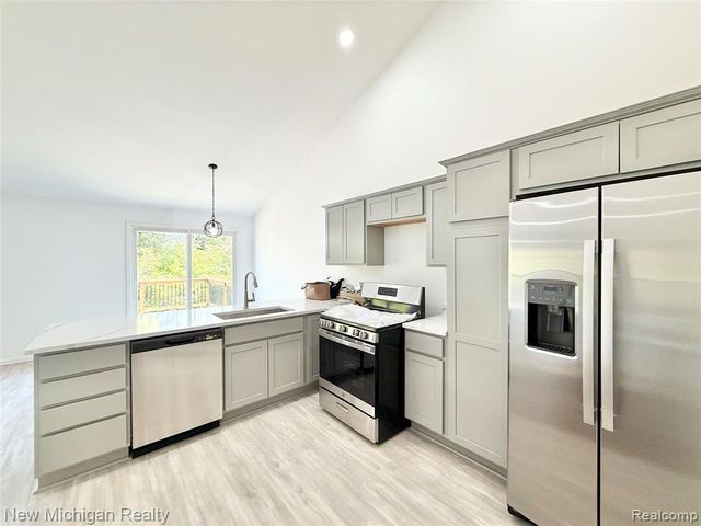 7056 Cambridge Drive, Flushing, MI 48433