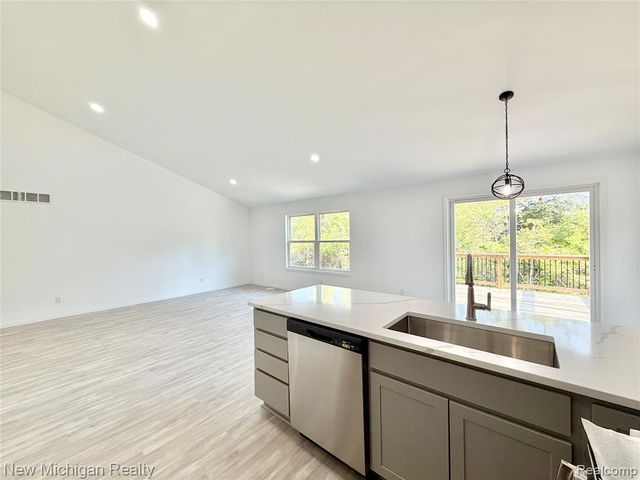 7056 Cambridge Drive, Flushing, MI 48433