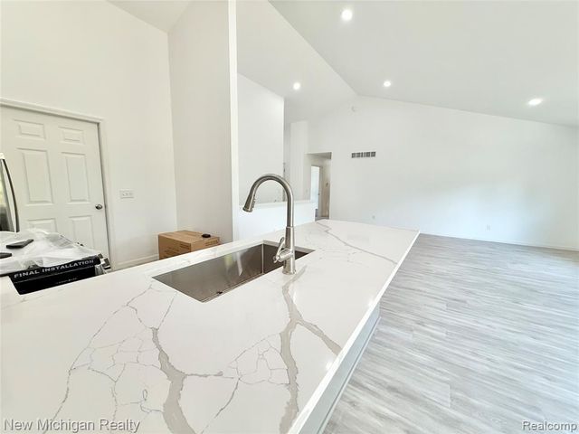 7056 Cambridge Drive, Flushing, MI 48433