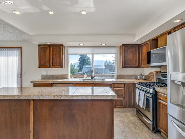 2905 Sw REDFERN Pl, Gresham, OR 97080