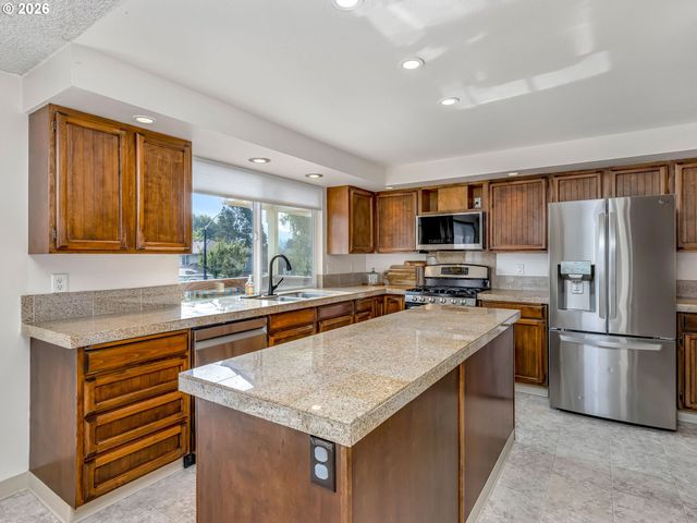 2905 Sw REDFERN Pl, Gresham, OR 97080