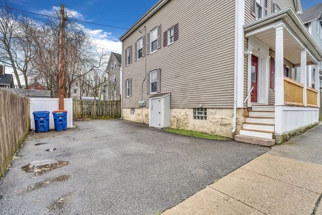 118 Maxfield Street 1, New Bedford, MA 02740