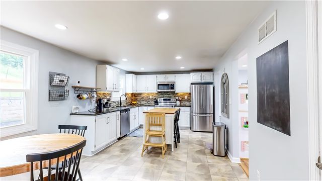 2610 Old National Pike, N Franklin Twp, PA 15301